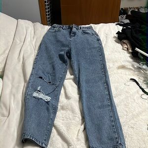 Boyfriend jeans with rips